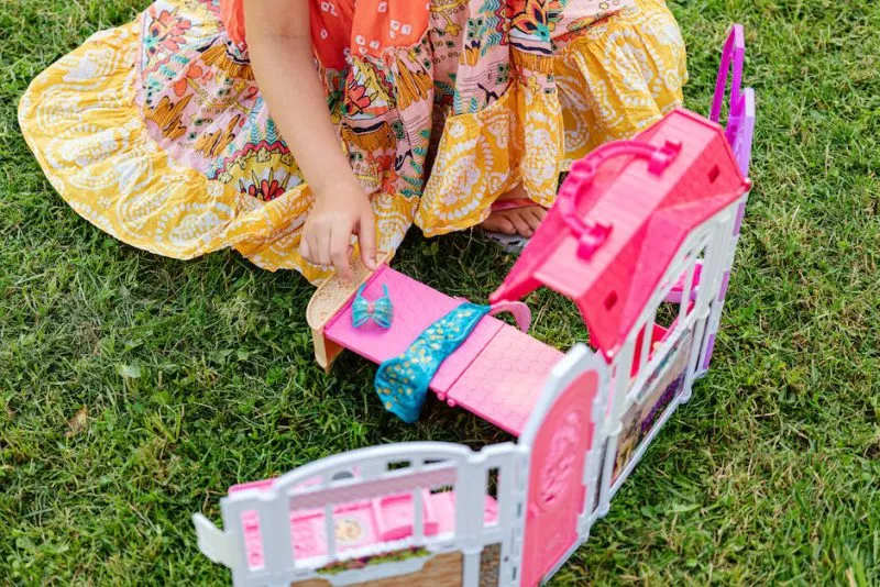 Rozbudź wyobraźnię wybierając akcesoria do lalek Barbie